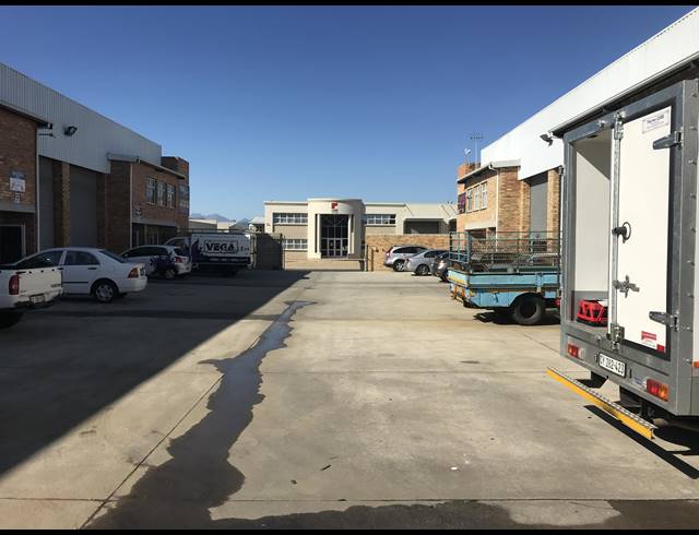 310M² FACTORY TO LET IN STIKLAND INDUSTRIAL